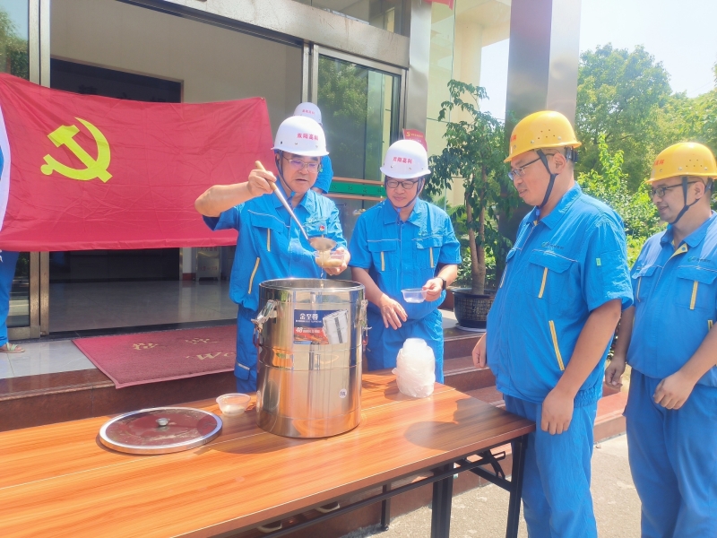 炎炎夏日送清涼，慰問職工暖人心